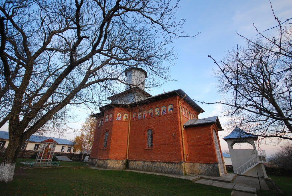 Biserica Nașterea Maicii Domnului, Grajduri - curte