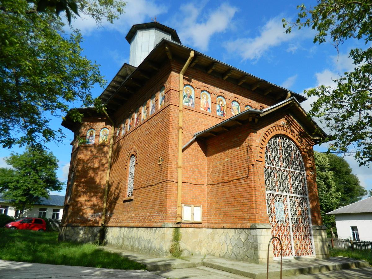 Biserica Nașterea Maicii Domnului, Grajduri